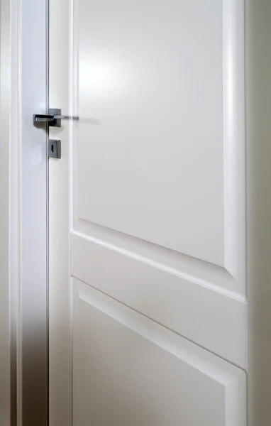 Pad-printed white door closed b