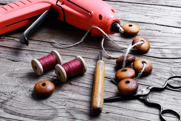 Beads and set of tools