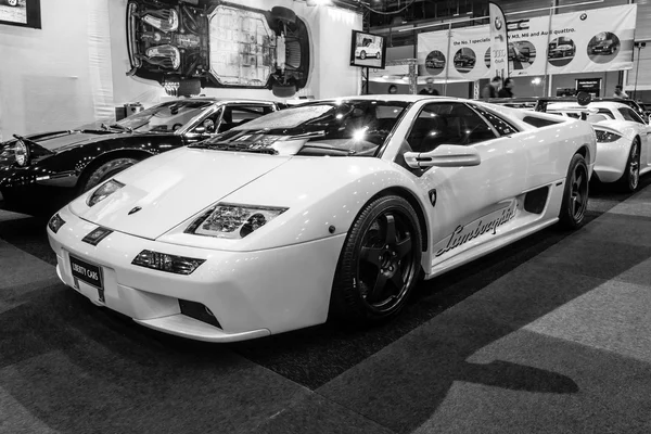High-performance mid-engined sports car Lamborghini Diablo VT 6.0, 2000