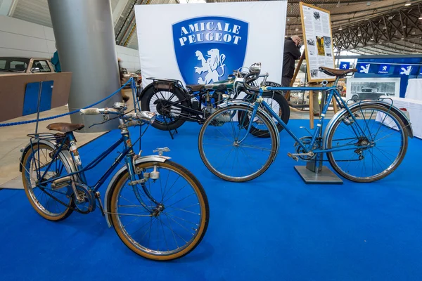 Motorcycle Peugeot 105 (Type 350A), 1927 and Peugeot bicycles.