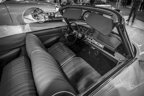 Cabin of mid-size luxury car Citroen DS19 Cabriolet.