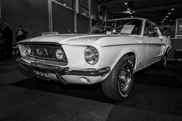 A pony car Ford Mustang GT Fastback, 1968