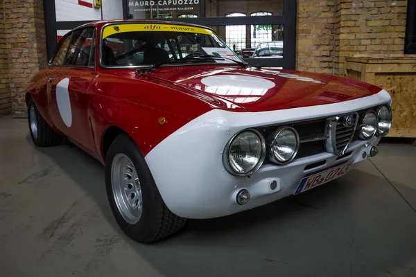 Luxury car Alfa Romeo 2600 Sprint, body by Bertone