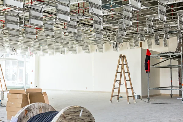 Suspended office ceiling, pause at work