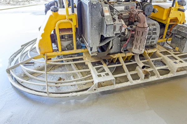 Power trowel machine for finishing surface concrete leveling