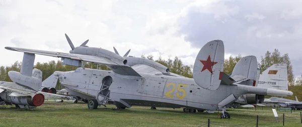 Be-12 - Anti-submarine amphibian (1960) .Max.speed, km / h-550