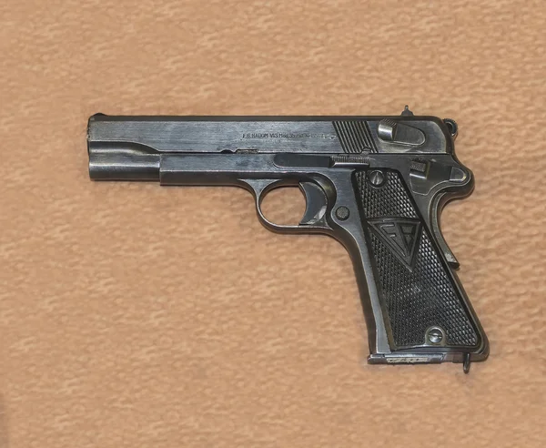 9-mm military pistol VIS sample 35 (Poland),1935