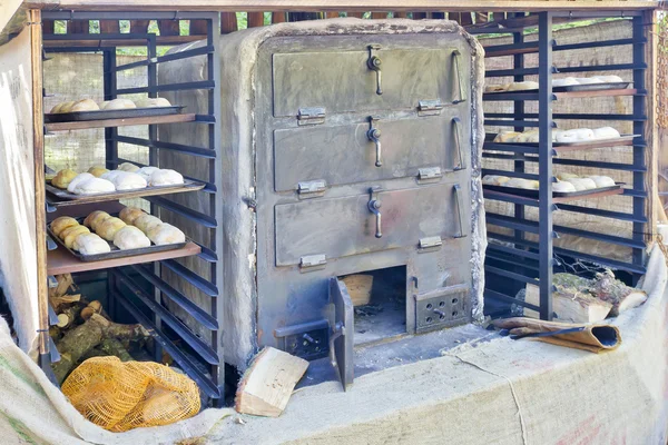 Traveling bread oven