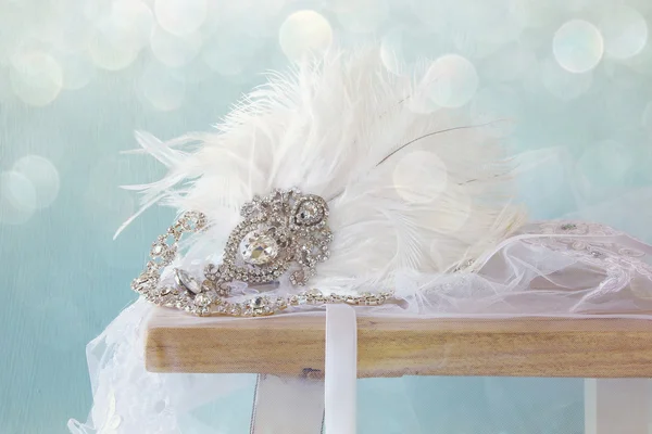 Gatsby style diamond head decoration with feathers