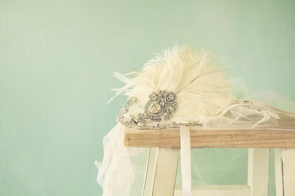 Gatsby style diamond head decoration with feathers