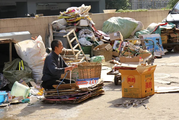 Garbage collector at street side