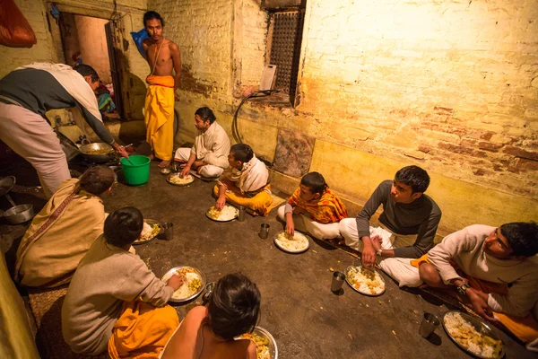 Unknown children during dinner