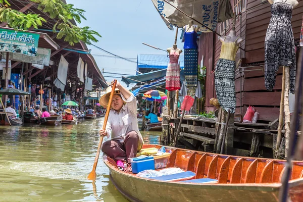 BANGKOK, THAILAND - CIRCA MARCH 2014: Damnoen Saduak floating market in Ratchaburi near Bangkok, Thailand.