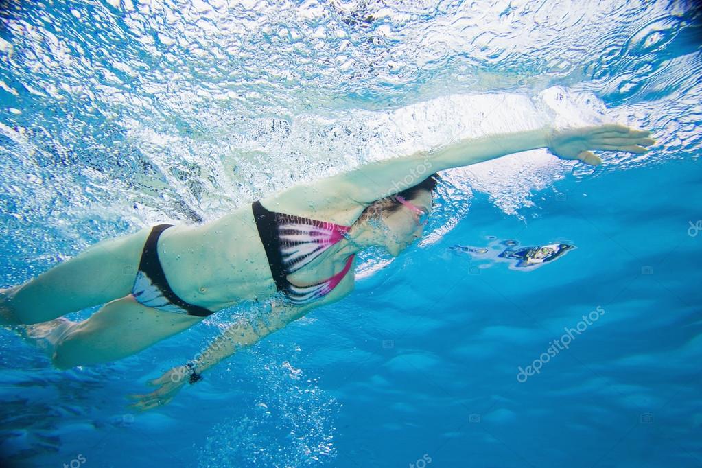 Asian Women Underwater 4