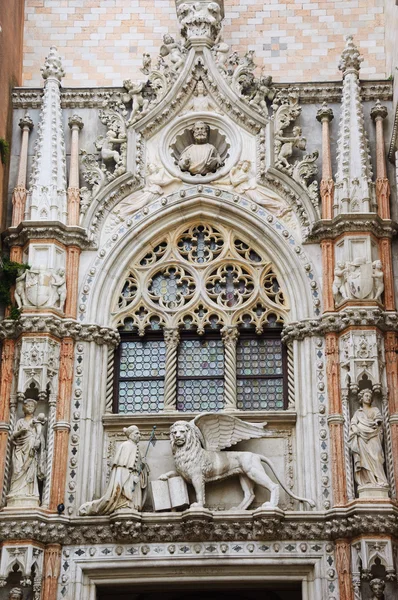 Doge and winged lion over the entry to Doge\'s Palace