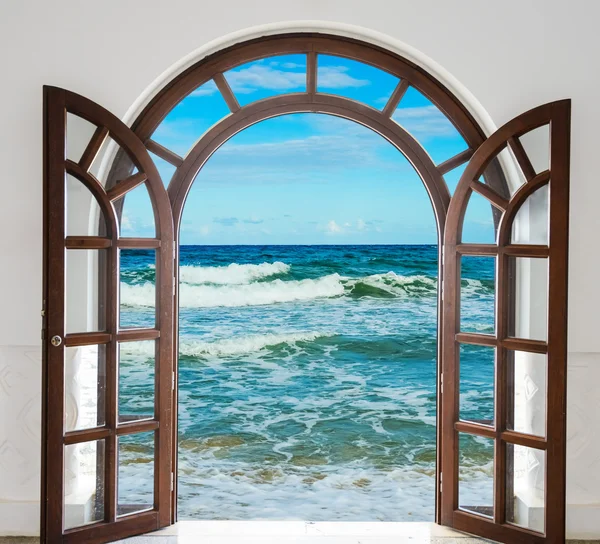 Door open sea