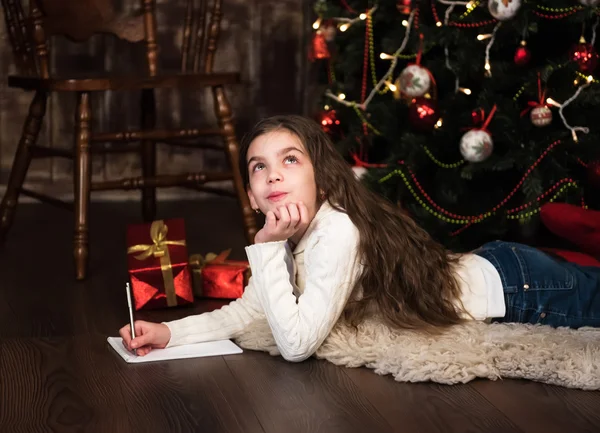 Girl writes letter to santa