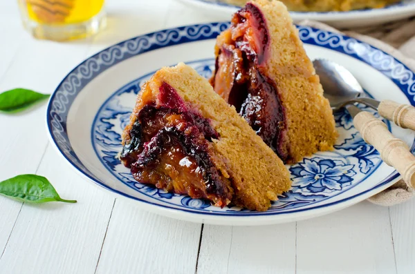 Pie with caramelized plums without gluten in corn flour