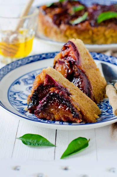Pie with caramelized plums without gluten in corn flour
