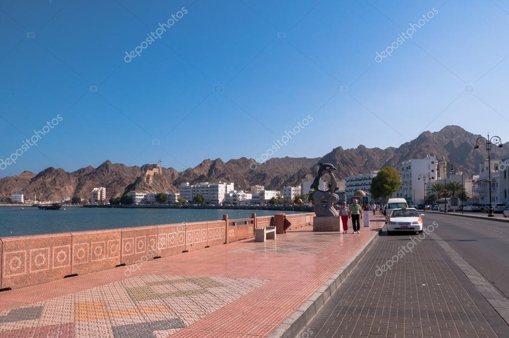 http://ko.depositphotos.com/64841255/stock-photo-tourist-on-corniche-muscat-oman.html 코르 니체, 무스카트, 오만에 관광 – 스톡 사설전용 사진 © kk_tt ...