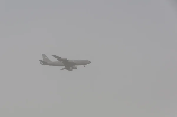 USAF Boeing KC-135R Stratotanker, Landing in a sandstorm in Doha, Qatar