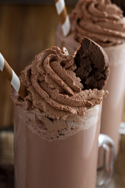 Chocolate cookie milkshake in tall mugs