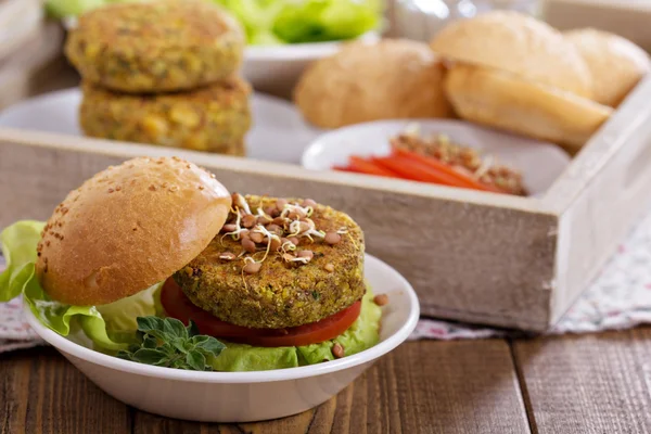 Vegan burgers with lentils and pistashios