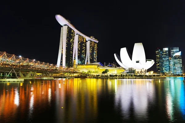 Landscape of the Singapore Marina Bay hotel, bridge, museum and