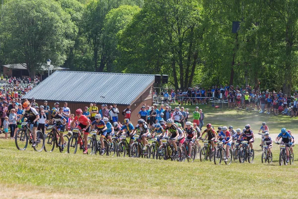 Mass start of the elite women MTB riders at Lida loop