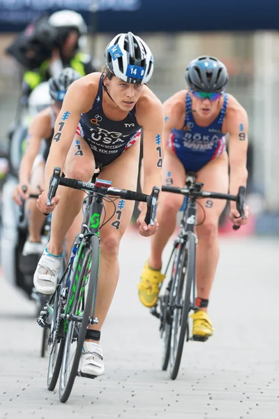 Sarah True (USA) infront of Zaferes at the cycling in the Women