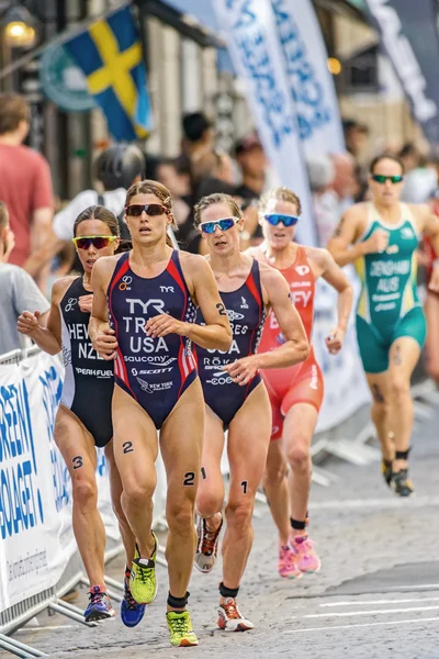 Sarah True (USA) leading before the other podium winners (Hewitt