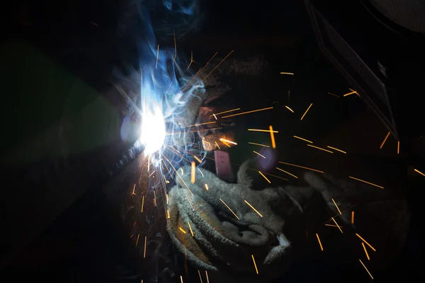 Arc welder with welding sparks