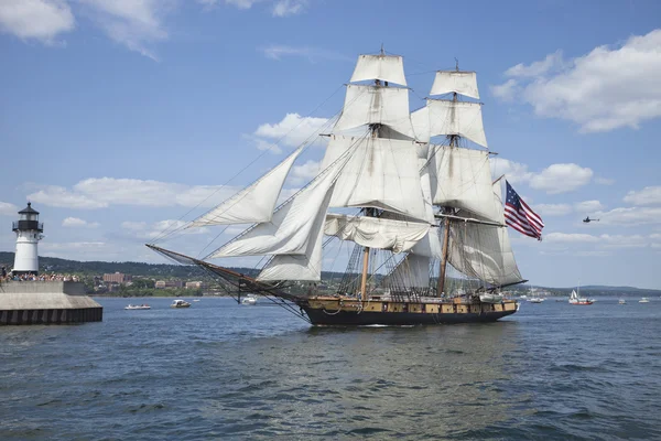 The brig Niagara enters Duluth harbor during the Tall Ships Fest