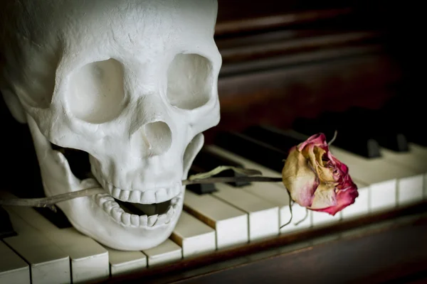 Skull Rose Piano