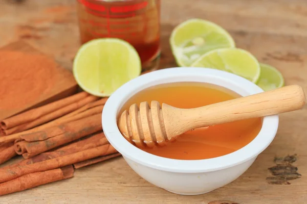 Cinnamon powder with honey lemon