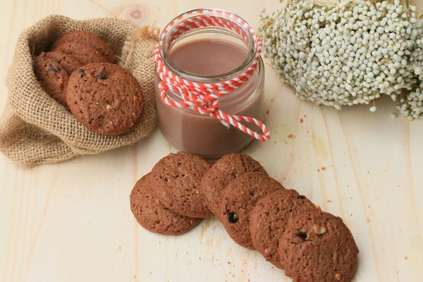 Chocolate chip cookies and cocoa drinks