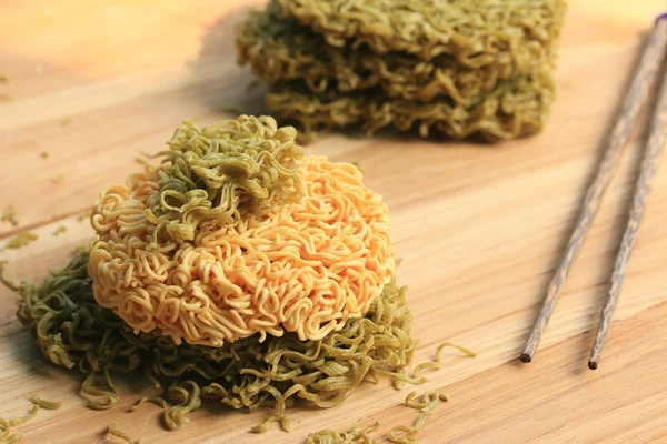 Dried instant noodles