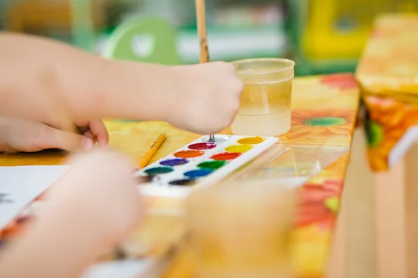 The child is painting method of pointing points