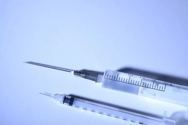 Plastic medical syringe and insulin syringe