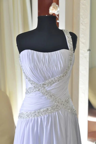 Wedding dress with  tighting fabric