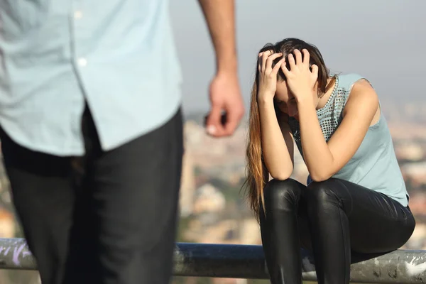 6 Signs That Your Boyfriend Is Not Into You Anymore