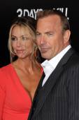 <b>...</b> <b>Christine Baumgartner</b>, Kevin Costner — Stockfoto <b>...</b> - depositphotos_52180147-Christine-Baumgartner-Kevin-Costner