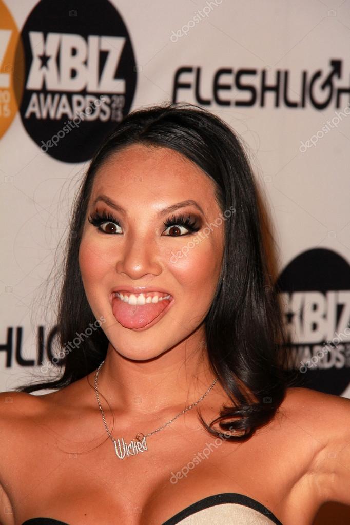 tight bald petite juicy teen pussy asa akira naked squirts