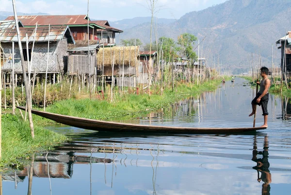People on rowing a boat at the village of Maing Thauk