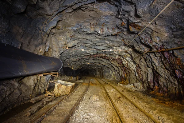 Underground mine passage with two rails