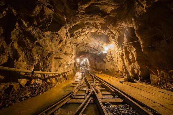 Underground mine passage with two rails