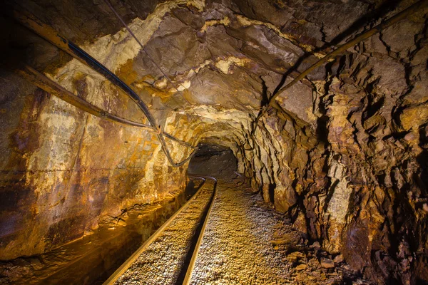 Underground mine passage with rails
