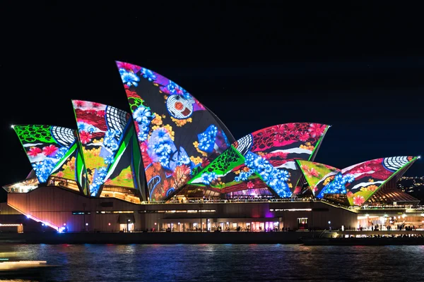 Sydney Opera House illumination Songlines During Vivid Sydney Fe