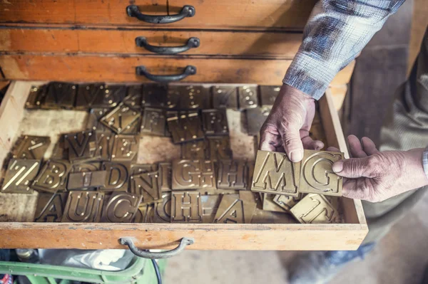 Equipment for engraving