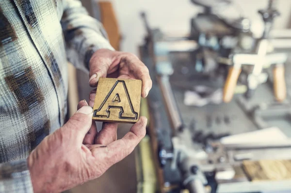 Equipment for engraving